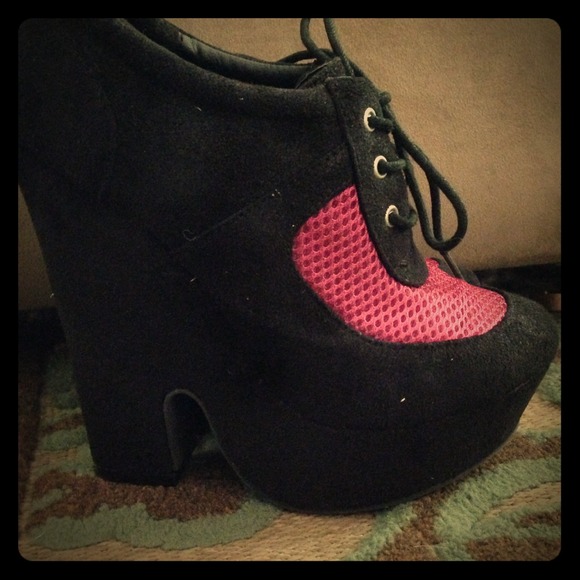 Deena & Ozzy size 6