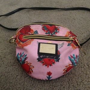 small Betseyville crossbody ❤