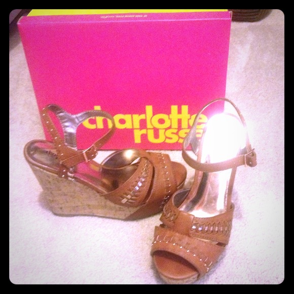 *SOLD IN BUNDLE* Tan Platform Wedges