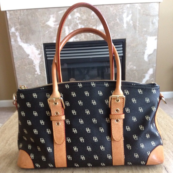 SOLD!AUTHENTIC DOONEY & BOURKE DOMED SATCHEL BLACK