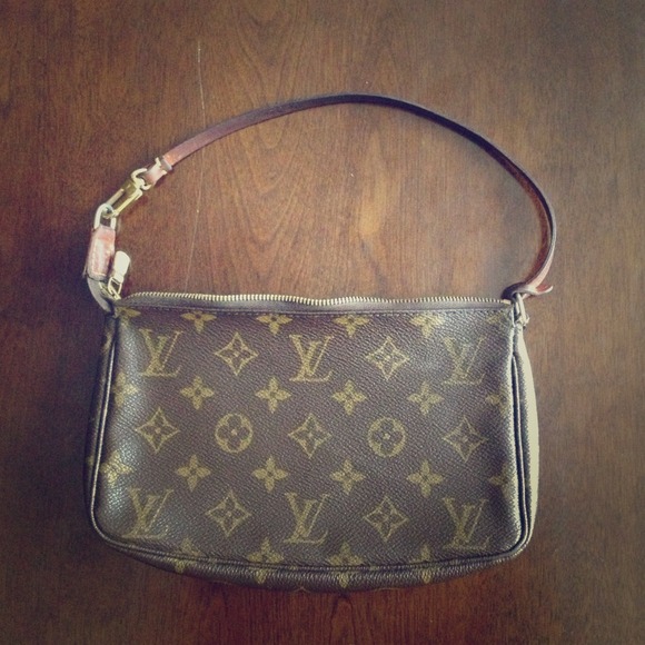 Authentic Louis Vuitton pouchette