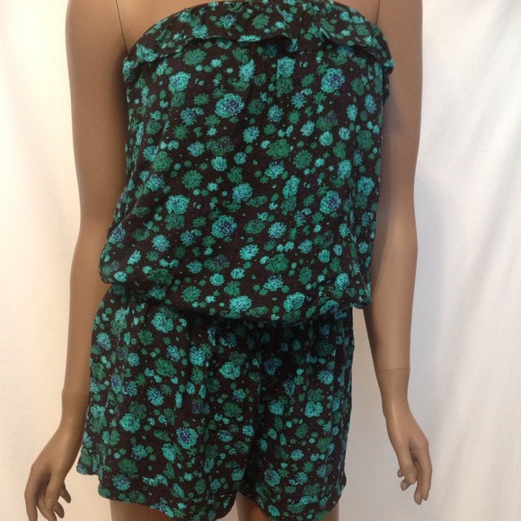 ///////SOLD\\\\\\\\\\\Shorts romper - Picture 2 of 4