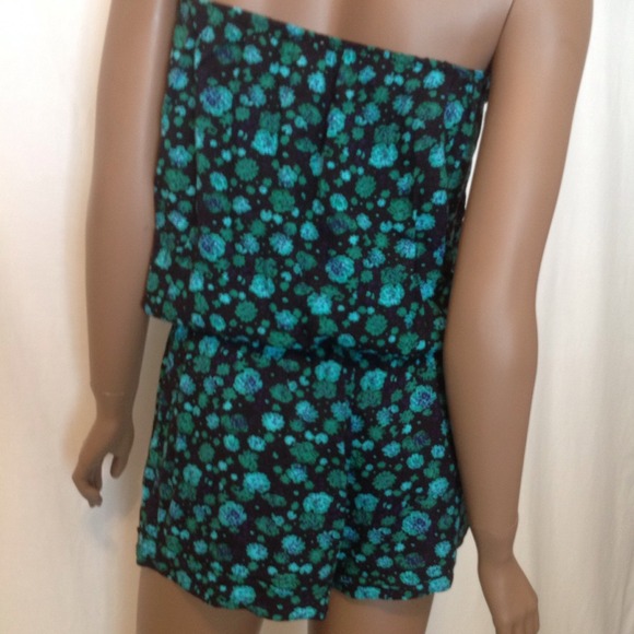 ///////SOLD\\\\\\\\\\\Shorts romper - Picture 3 of 4