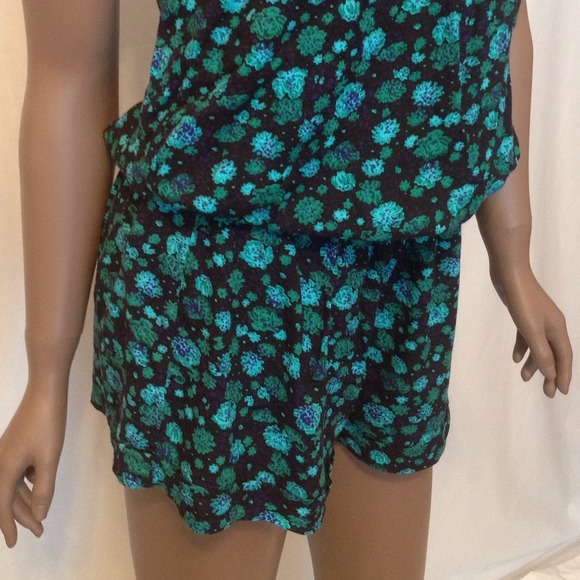 ///////SOLD\\\\\\\\\\\Shorts romper - Picture 4 of 4