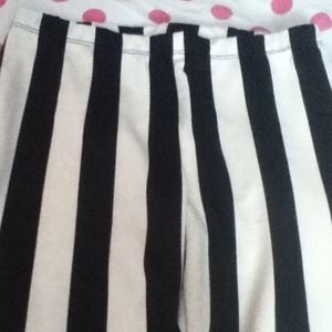 🌸Reduced🌸 Black & White Leggings 👖