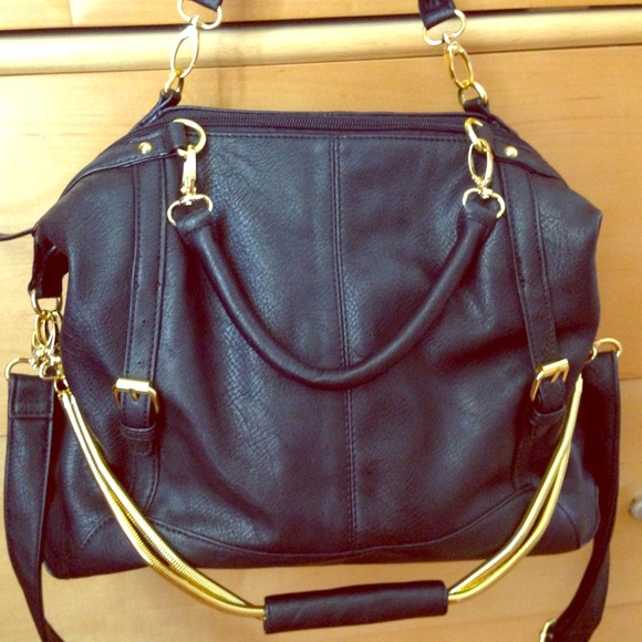 Black barrel bag