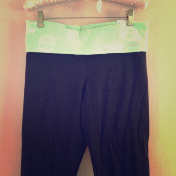 Mint green yoga leggings with star skulls