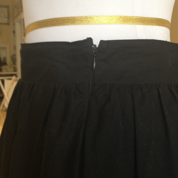 Simple Black Elegant Full Skirt - Picture 2 of 2