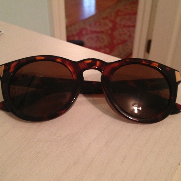 Urban Outfitters retro tortoise sunglasses