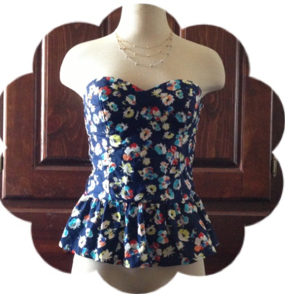 🔴Traded🔴NEW! Floral Strapless Top 🌸
