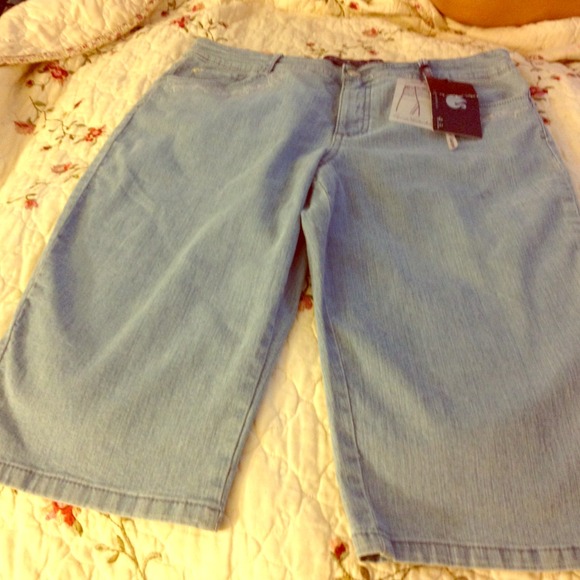 Denim Never worn Capris - Picture 1 of 4