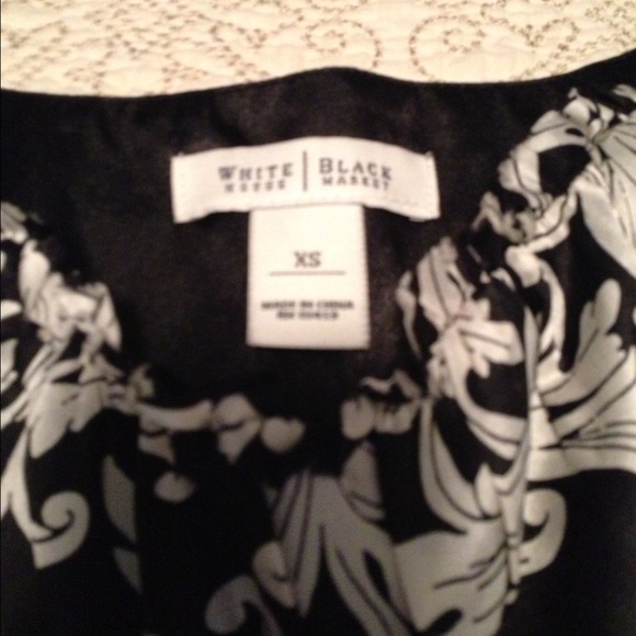 White House Black Market top - Picture 2 of 4