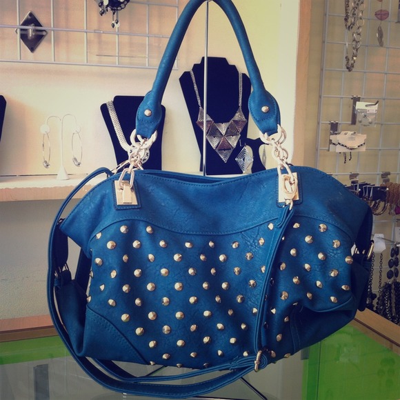 ❌SOLD❌Beautiful Studded Turquoise bag - Picture 1 of 1