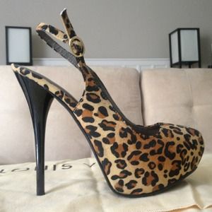 Qupid Leopard Print Pumps