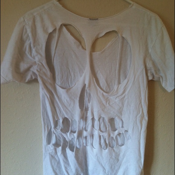 🚫TRADED🚫Skull cut out tee