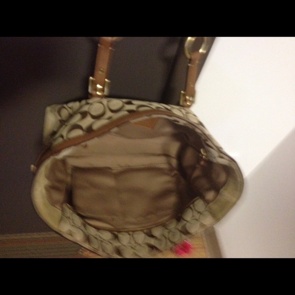 Used authentic coach handbag - Picture 3 of 4