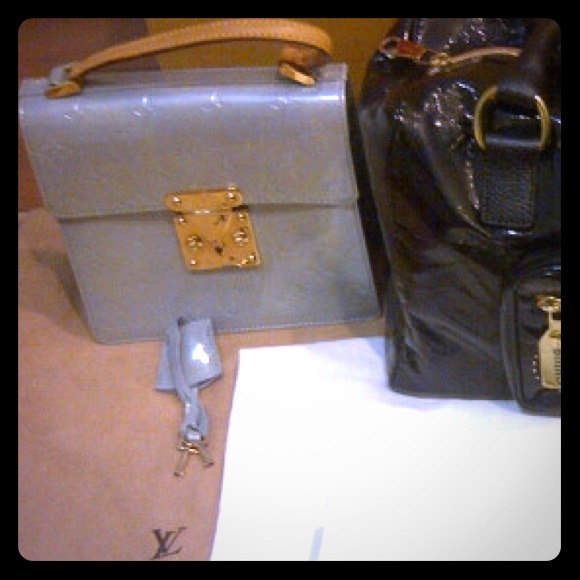 **SOLD ON EBAY**Auth Louis Vuitton Vernis Purse