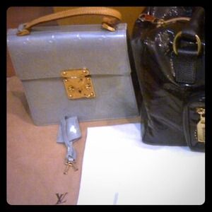 **SOLD ON EBAY**Auth Louis Vuitton Vernis Purse