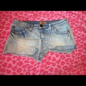 No boundaries shorts.