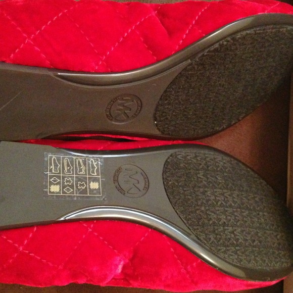 👣👣👣Michael Kors Velvet Ballet Flats👣👣👣 - Picture 3 of 4