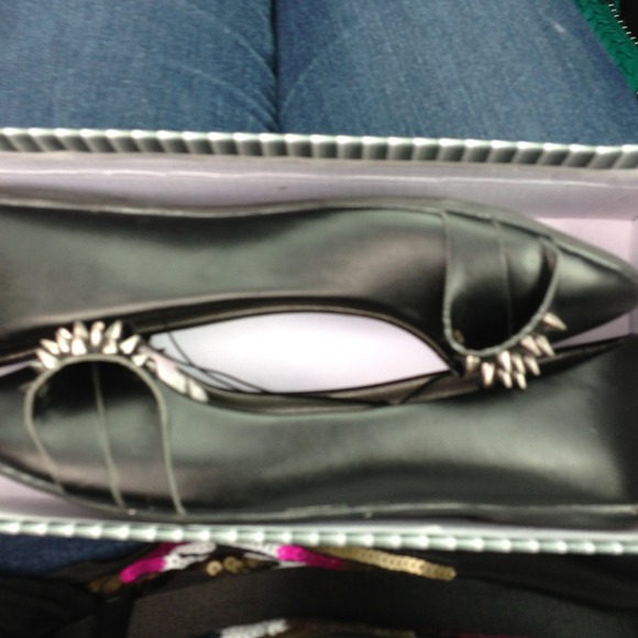 Katniss Spiked Bow Flats