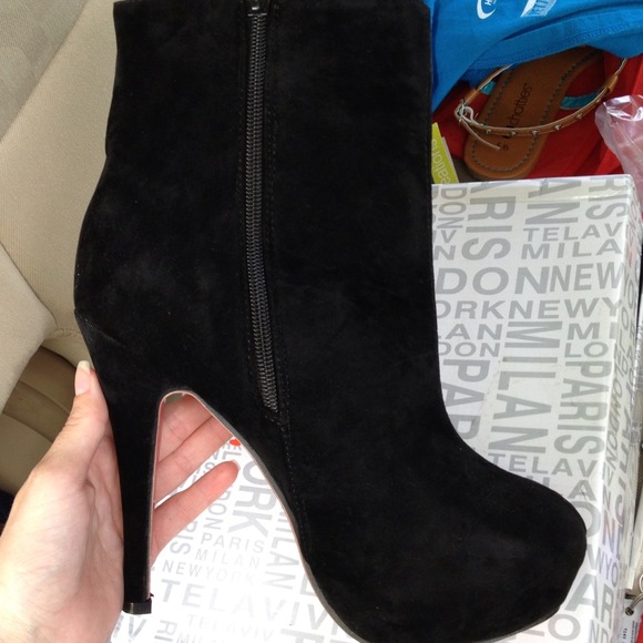 suede black boots. *CL inspired*