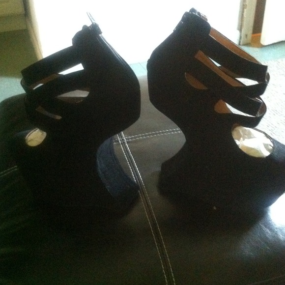 Heels - Picture 2 of 2