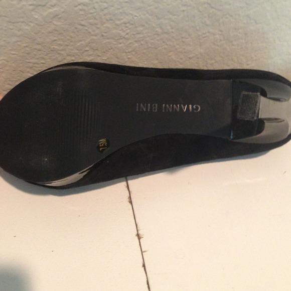 ✂Price cut! Gianni Bini black suede pumps size 7.5 - Picture 2 of 4