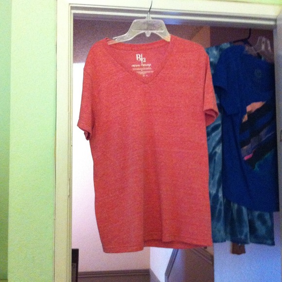 V neck tshirt - Picture 1 of 1