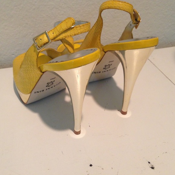 Yellow Gianni Bini pumps - Picture 3 of 3