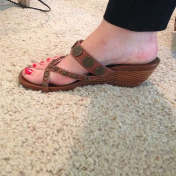 Jessica Simpson wedge sandals - brown - Picture 3 of 3