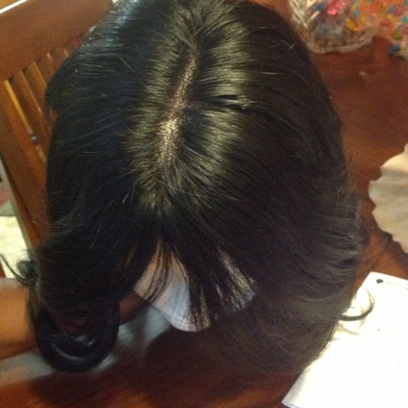 Full lace on entire perimeter NEVER WORN  Color:1