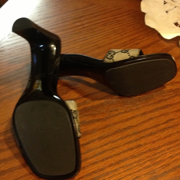 Vintage Gucci Slide Ons - Picture 2 of 3