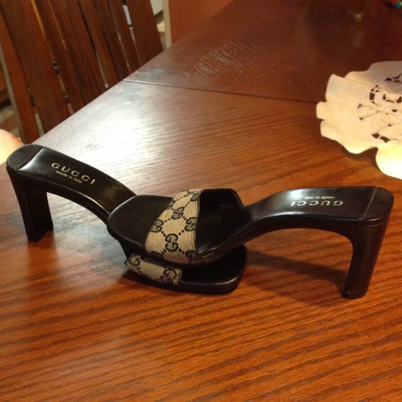 Vintage Gucci Slide Ons - Picture 3 of 3