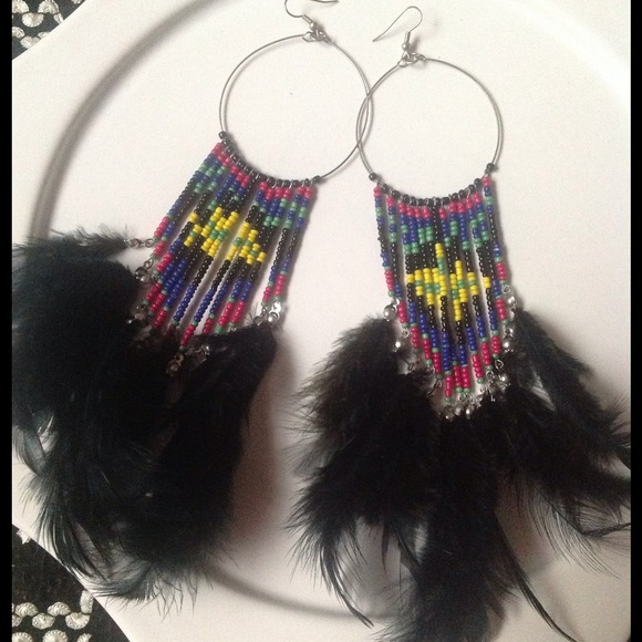 MULTI-COLOR BEADED FEATHER HOOPS🔥NWOT ONEOFAKIND