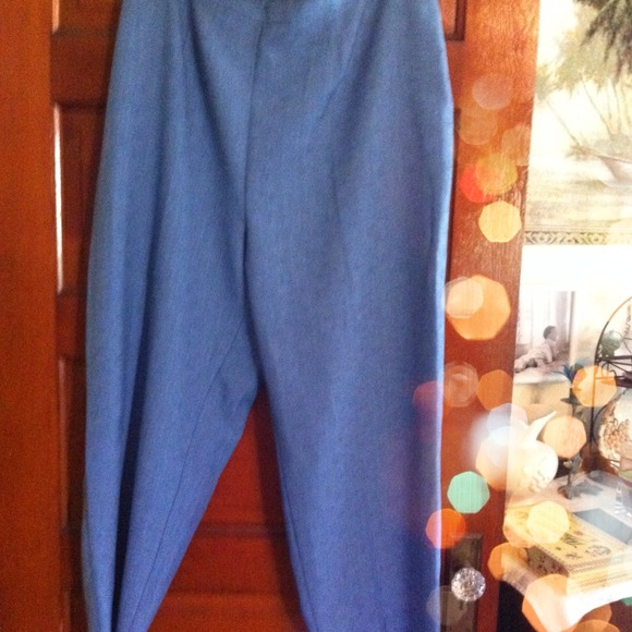 Pant suit, like new condition - Picture 2 of 4