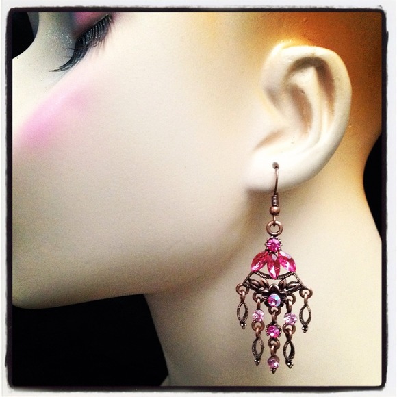 Sparkly Pink Dangle earrings💎✨NWOT