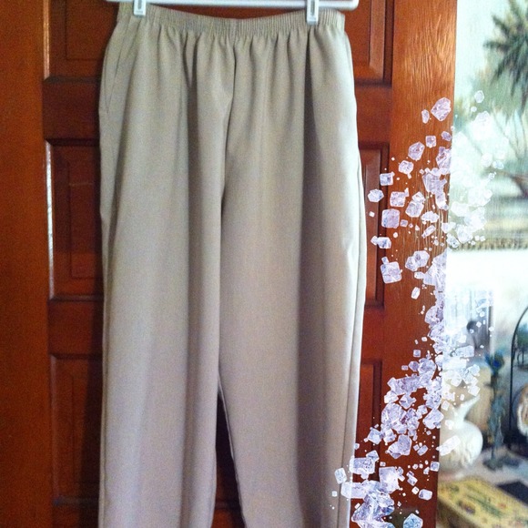 Beige Alfred Dunner slacks-like new