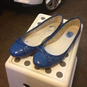 SOLD Etienne Aigner patent blue flats