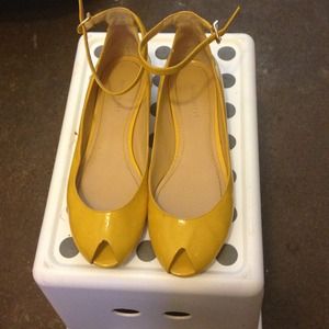 SOLD Nine West patent yellow sandals