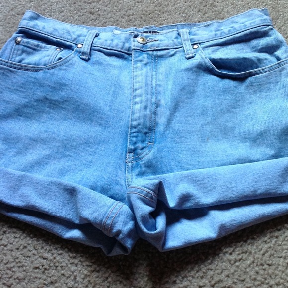 ⭐SOLD⭐ Vintage High Waisted Shorts