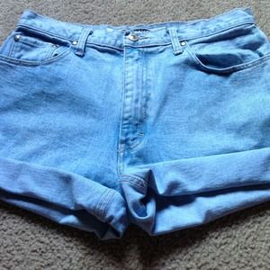 ⭐SOLD⭐ Vintage High Waisted Shorts