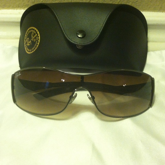 ON HOLD FOR @nomi76......Authentic ray ban