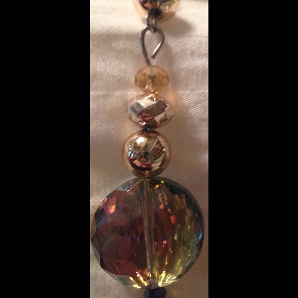 ❌❌SOLD❌❌Gorgeous color changing earrings - Picture 3 of 3