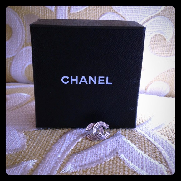 Authentic CHANEL Earring!