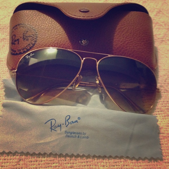 Ray ban aviators -like new