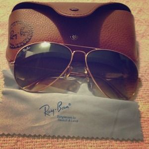 Ray ban aviators -like new