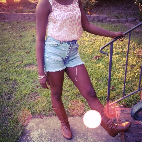 Shirt. 👚💜 - Picture 2 of 2