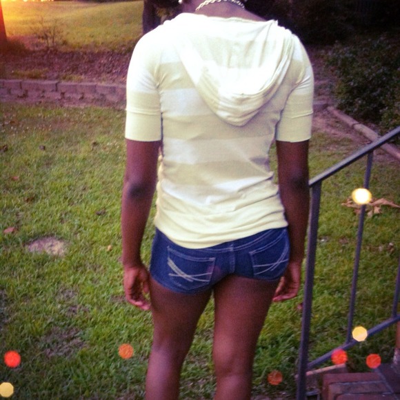 Shirt. 👚💜 - Picture 2 of 2