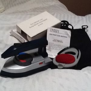 HOLD Travel iron w/accessories and case
